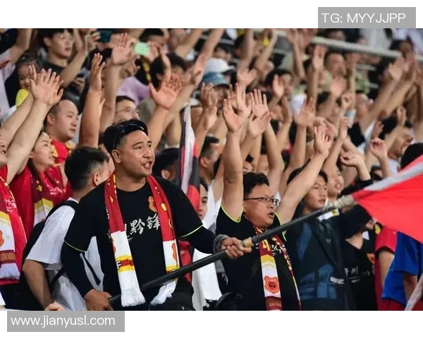 退役足球明星重聚绿茵场精彩表演赛点燃球迷热情再现昔日辉煌